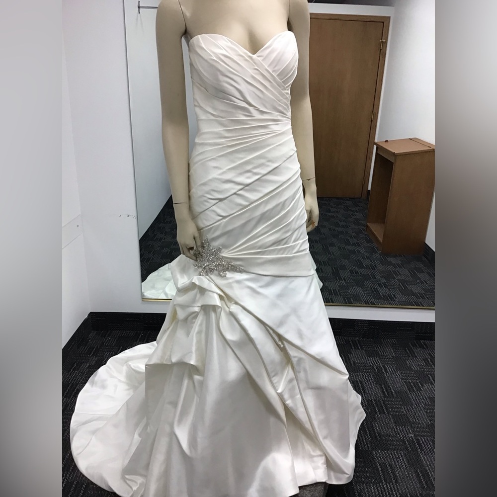 Strapless Casablanca bridal gown #2106 NWT